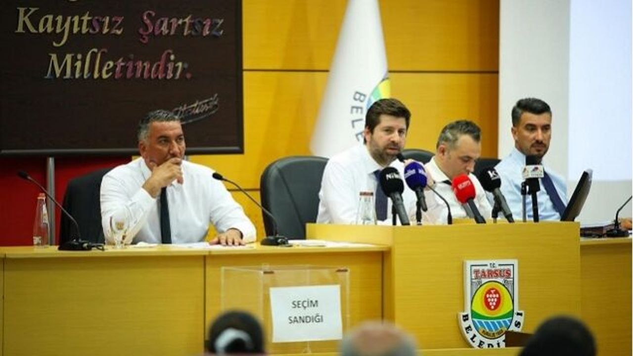 Başkan Boltaç Tarsus Tiyatrosunu Uygur Kardeşlere Teslim Ediyor