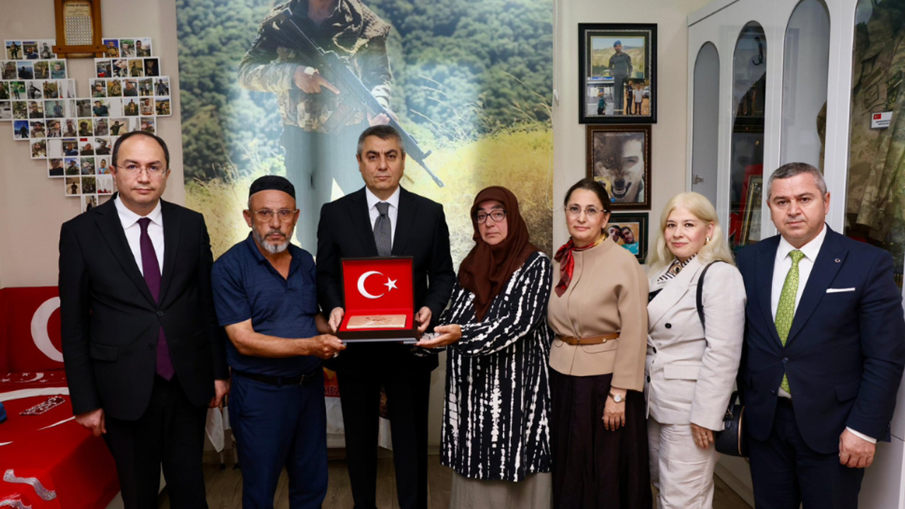 Vali Toros’tan Şehit Ailesi ve Gaziye Bayram Ziyareti