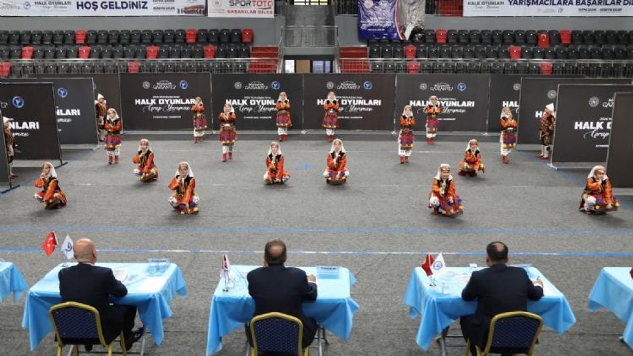 Mersin’in Gururu Oldular! Minik Halk Oyuncuları Türkiye Finallerine Yükseldi