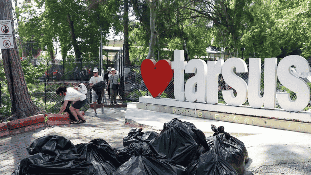 Tarsus’ta Vatandaşlar ve Büyükşehir’den Örnek Temizlik Harek