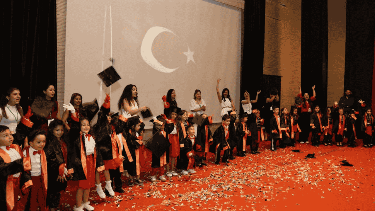 Toroslar’da Miniklerin Mezuniyet Coşkusu