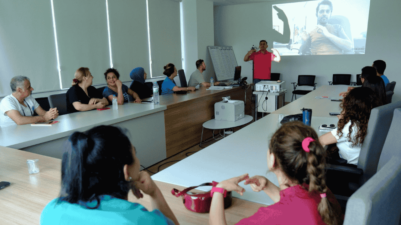 Mersin Şehir Hastanesi’nde “Engelsiz İletişim” Hamlesi