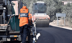 Erdemli’de 20’den fazla mahalleyi bağlayan yol yenilendi: 5,8 kilometre sıcak asfalt