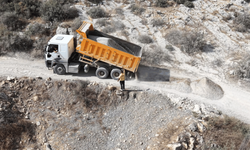 Tarsus’ta Kırıt ve Boğazpınar yollarına bakım: 2 bin 910 metre yenilendi