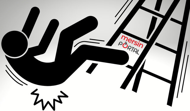 Mersin'de Yüksekten Düşen Kişi Hayatını Kaybetti