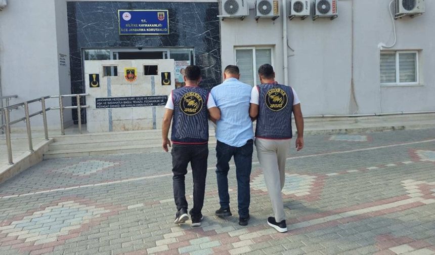 Mersin’de Kırmızı Bültenle Aranan Dolandırıcı Operasyonuyla Yakalandı