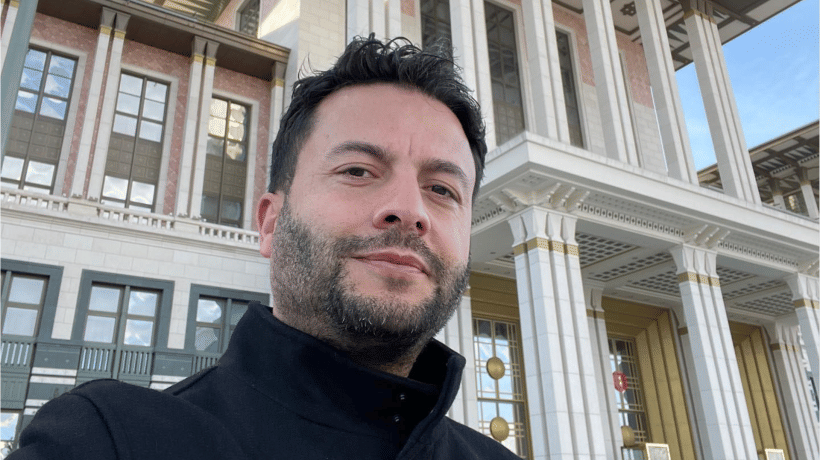 Çalışanının Kafasında Saksıyı Patlattı. Küfürler Hava'da Uçuştu.