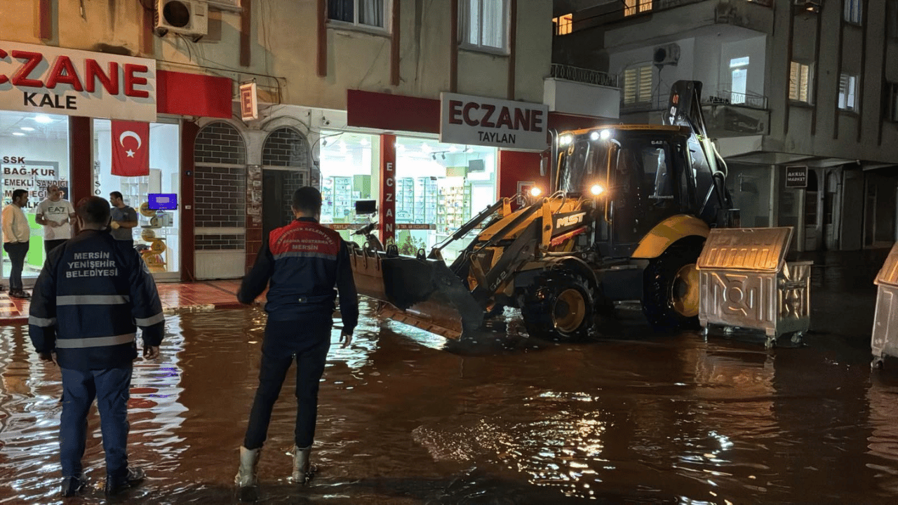 Mersin'de Sağanak Sonrası Su Baskını! Yenişehir'de Ekipler Seferber Oldu